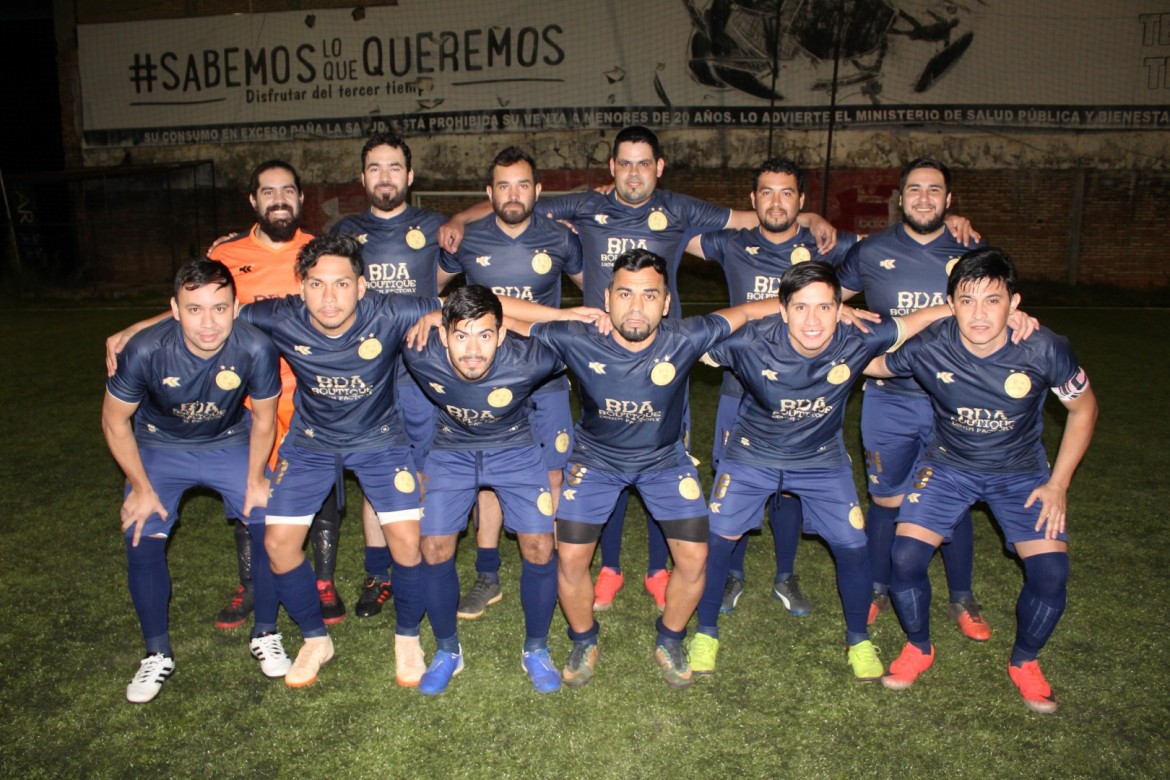 Gana, gusta y golea en su primera victoria