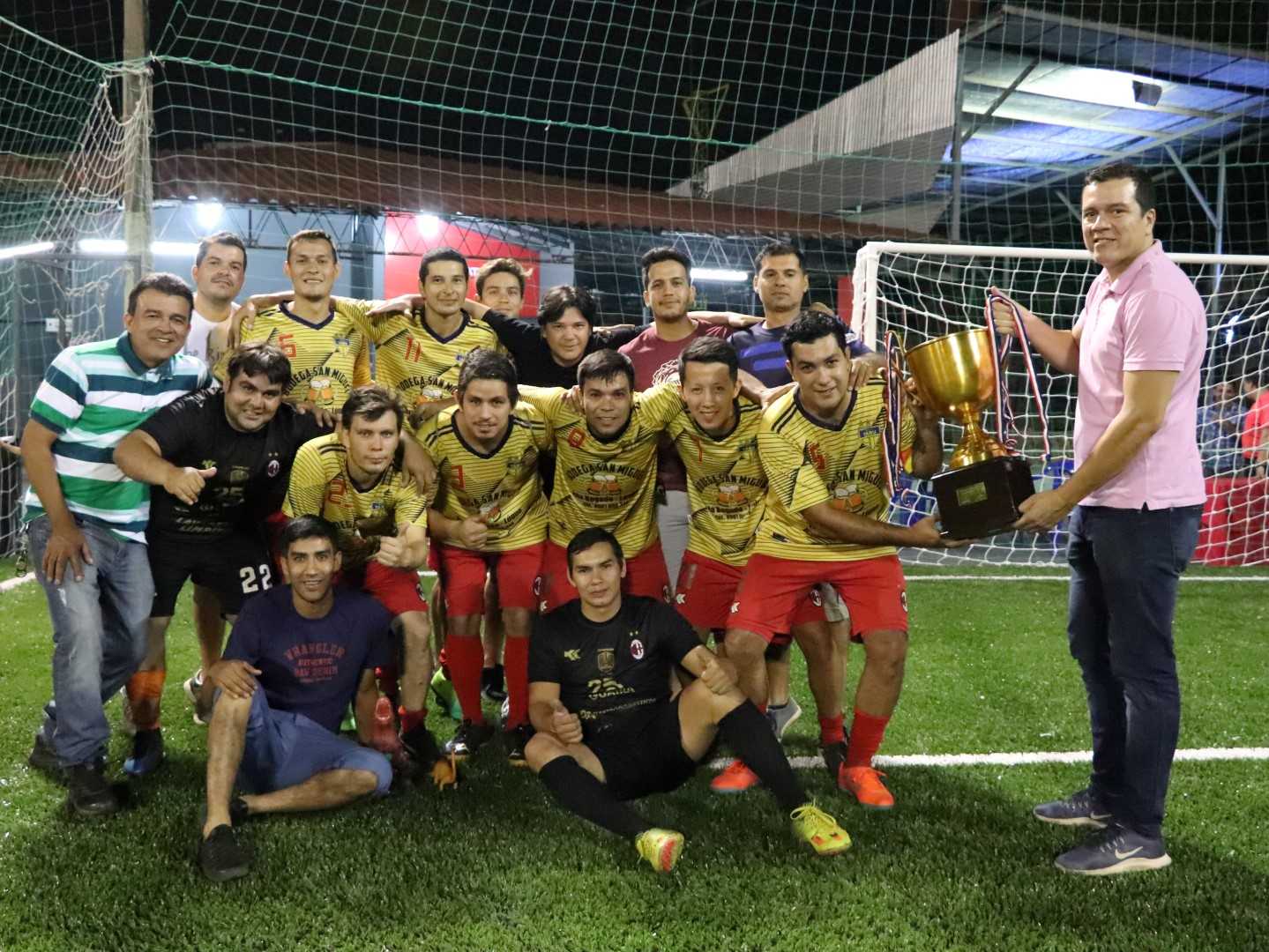 Bolsiplast, campeón de Oro Absoluto de la LEF