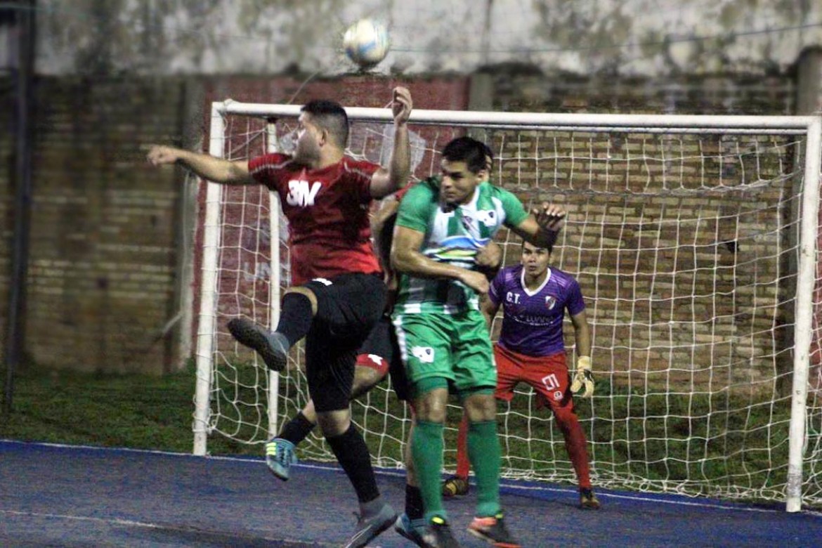 Reñido duelo de favoritos deja a Bolsiplast como finalista